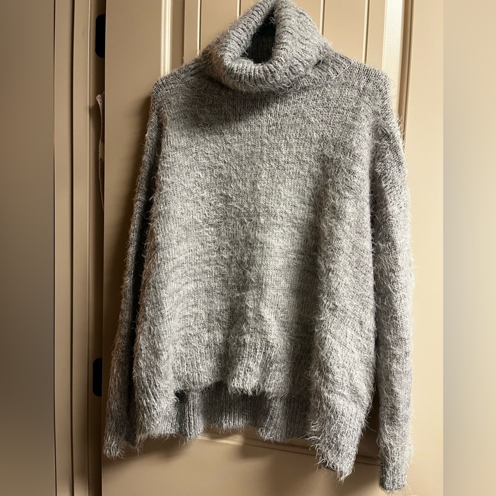 Show me your Mumu women’s fatima turtleneck fuzzy sweater-Size Medium - Picture 2 of 6